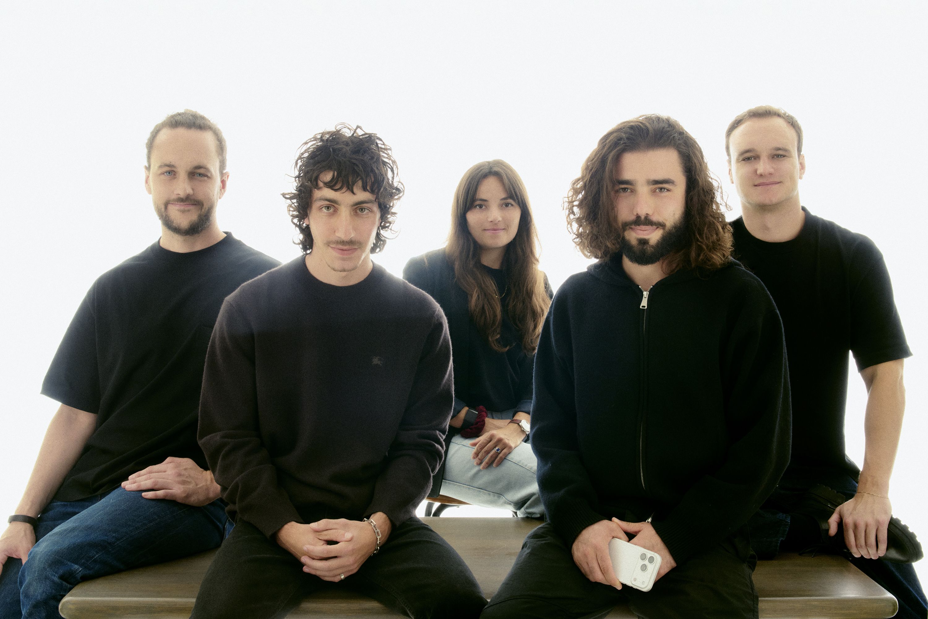 Beside Team - 3000x2000