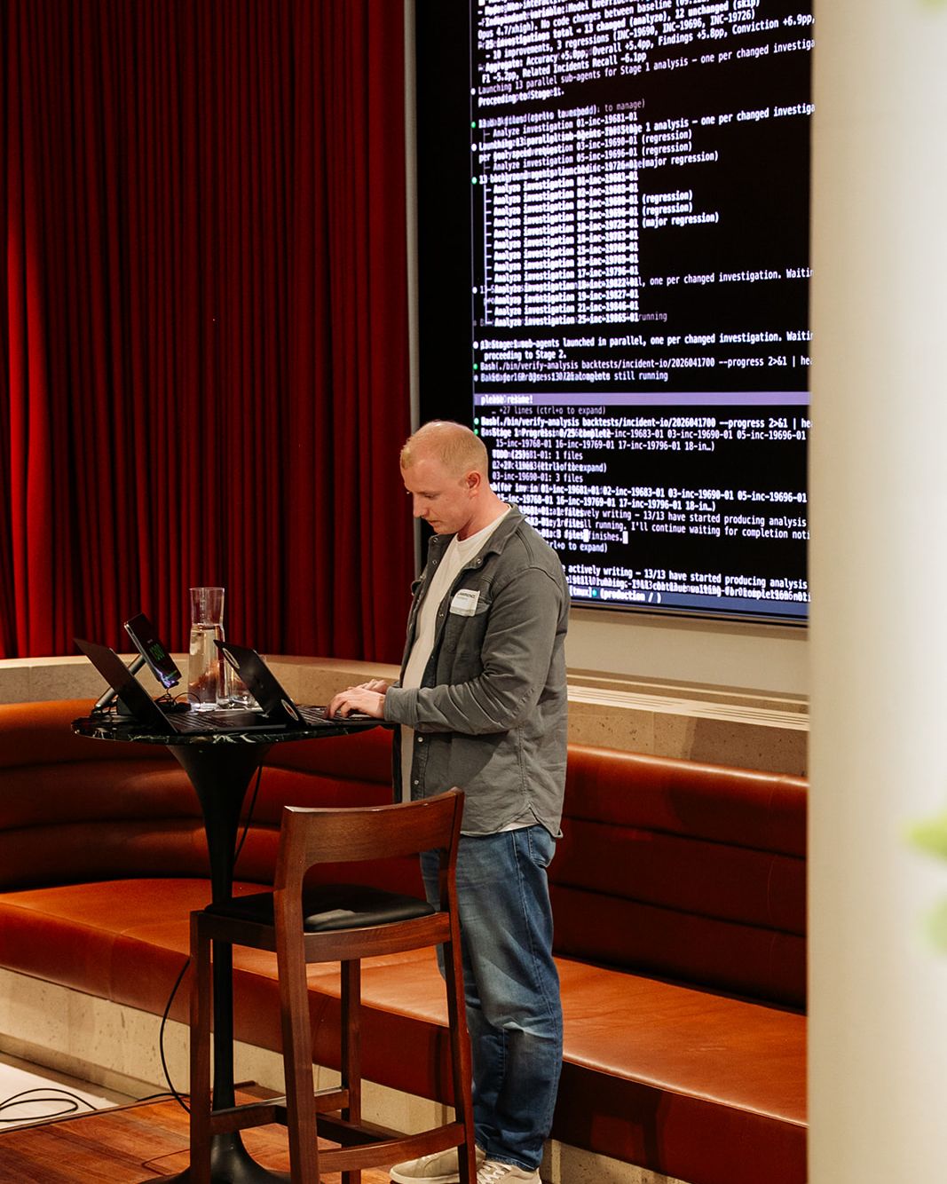 Lawrence Jones, Engineer at Incident.io, gets ready to share.