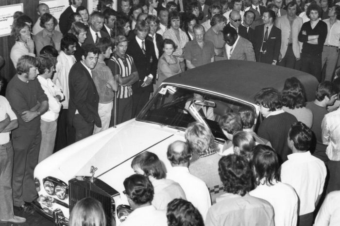 top-car-sale-frimley-1970s 1.png